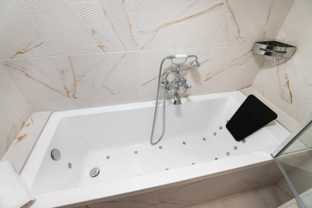 Apartament Le Palais D'Alienor - Parking Gratuit Carcassonne Zewnętrze zdjęcie